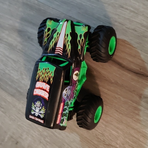 Monster Jam remote control truck - Picture 2 of 4